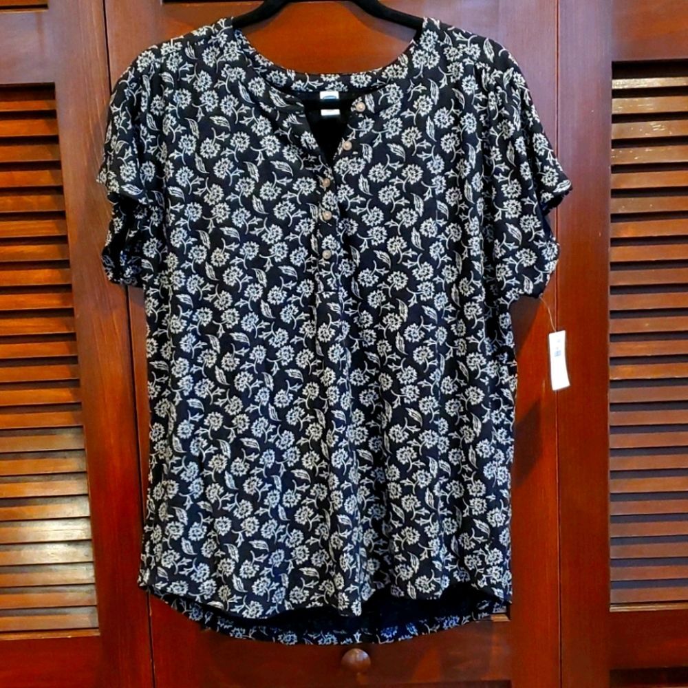 Old Navy Floral Print Henley | NWT | size L
